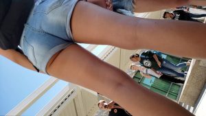 candid teen legs upshorts